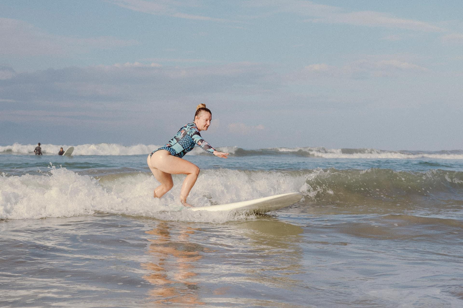 Clases de Surf para Principiantes en Santa Teresa: Qué Esperar y Cómo Prepararse